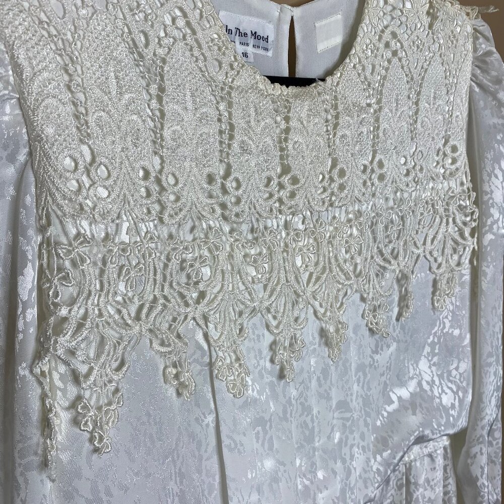 Classy Vintage Lace Satin Wedding Dress